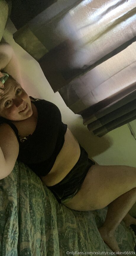 Xsluttycupcakex6669x ヌードスター 写真