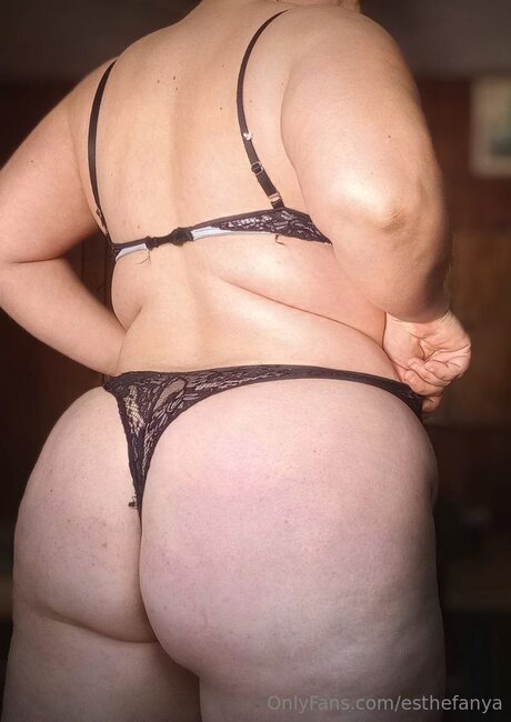 Esthefanya 完璧な女優 写真