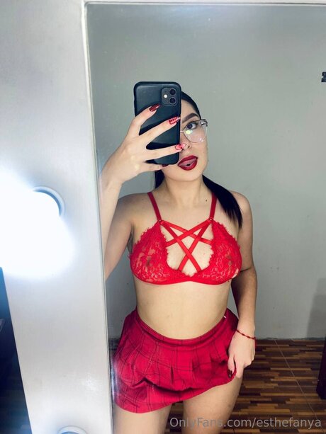 Esthefanya ポルノスター 裸 写真