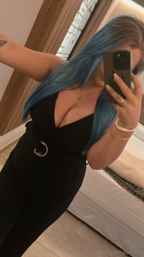 Nickiibabefree エロティックモデル 画像