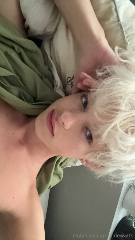 Fluffmoon 美しいモデル 写真