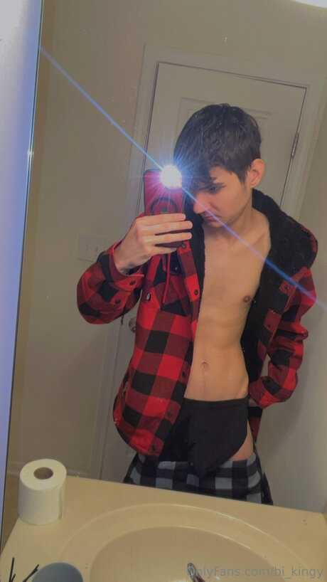 Bi Kingy ポルノスター ヌード ギャラリー