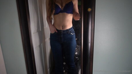 Imblondebrat 裸の女優 ギャラリー