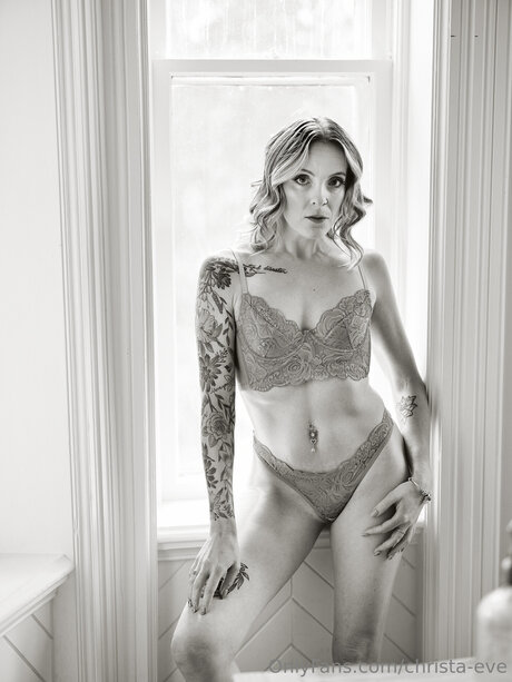 Christa Eve セクシーモデル 写真