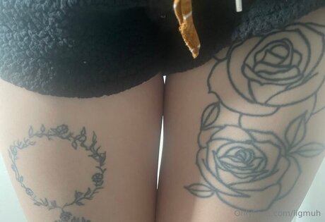 レズビアン ストラップオン OnlyFans ホット裸 写真