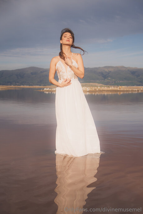 Divinemusemel アダルトスター 写真