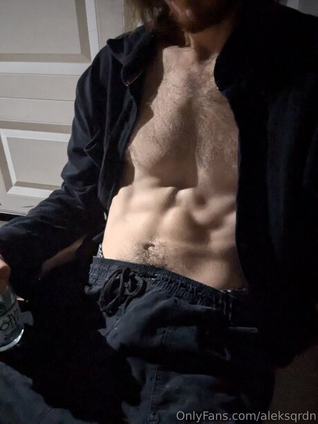 Aleksqrdn かわいいモデル 写真