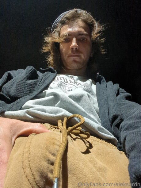 Aleksqrdn ポルノスター ヌード ギャラリー