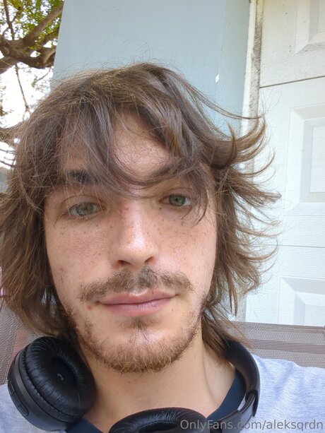 Aleksqrdn エロティックなポルノスター 写真