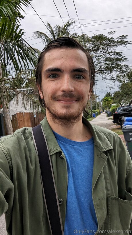 Aleksqrdn アダルトスター 写真