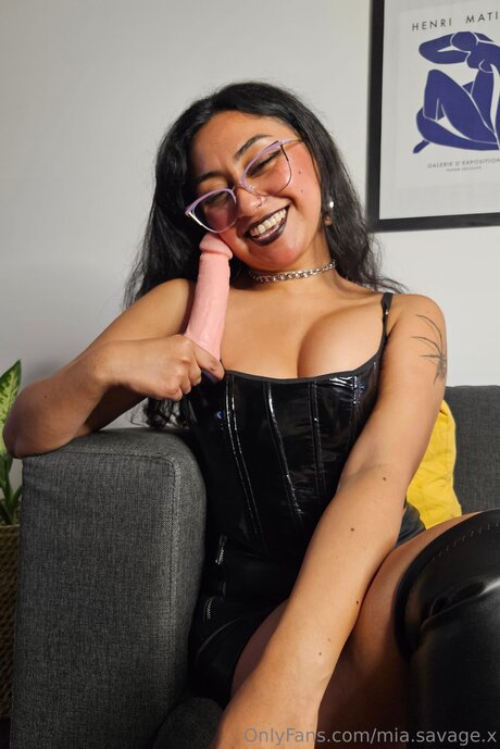 Mia Savage X ホットなモデル 写真