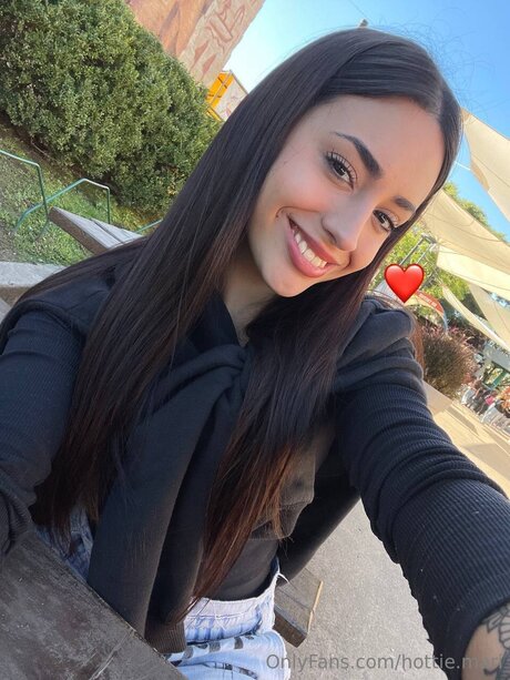 Hottie Mari 高品質女優 画像