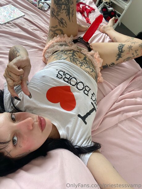 Priestessvamp 最高のスター 画像