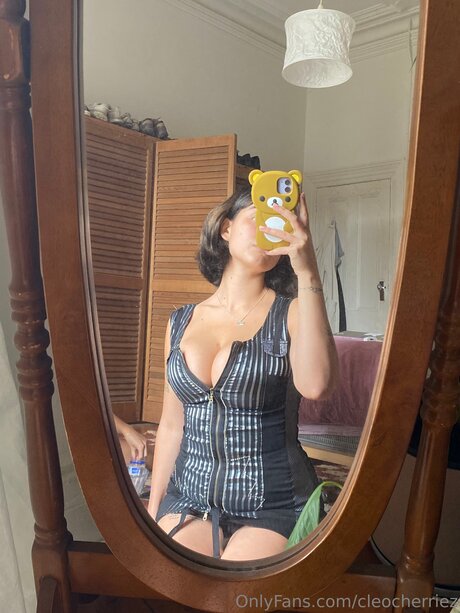Cleocherriez ポルノモデル 画像