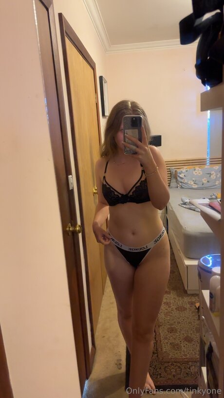 Tinkyone ポルノスター 画像