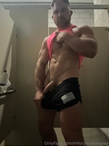 Milocyrusforeplay セクシーなスター 写真