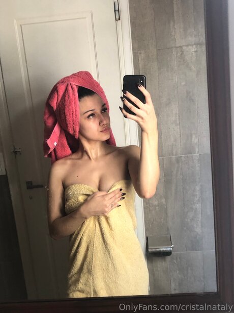 Cristalnataly かわいいポルノスター 写真