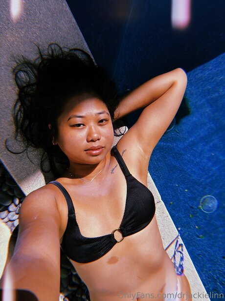 大学のOnlyFans アート裸 画像