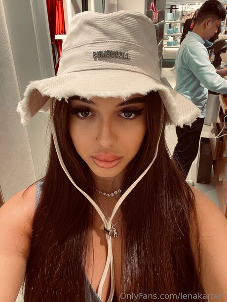 Jenniferluxe エロティックなモデル 写真