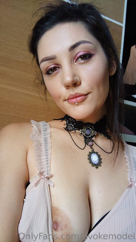 Evokemodel かわいいスター 写真