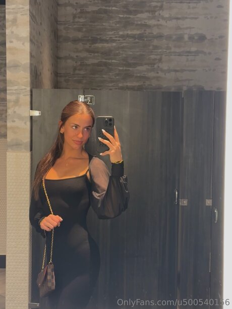 Lily Mirabella 裸のスター ギャラリー