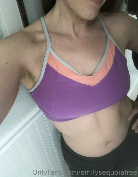 emilysequoiafree ポルノモデル 画像