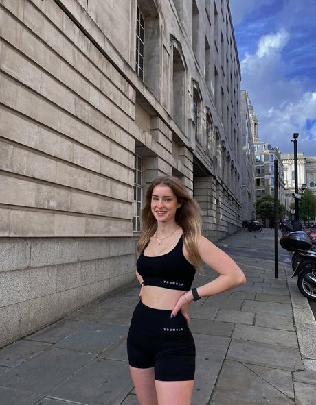 OnlyFansについて話す セクシー 画像