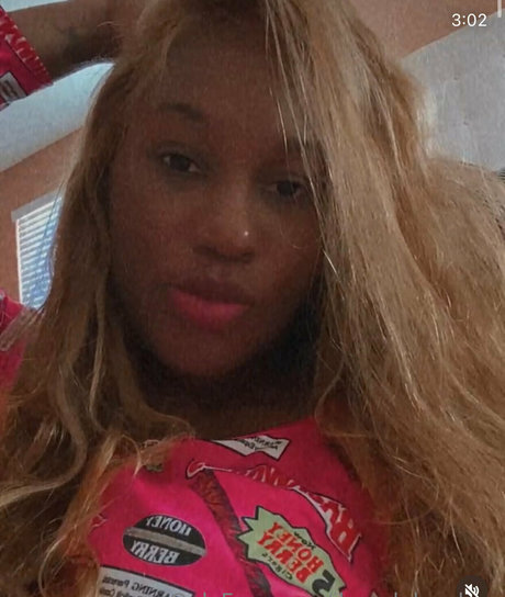 ビンボオンリーファンズ セクシーヌード 画像