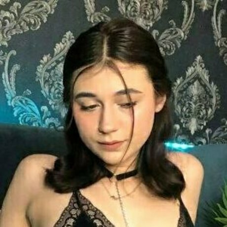 celine naughty エロティックなモデル 写真