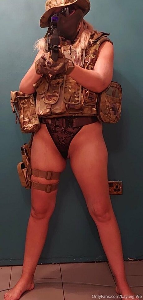 kayleigh95 ポルノスター エロティック 画像