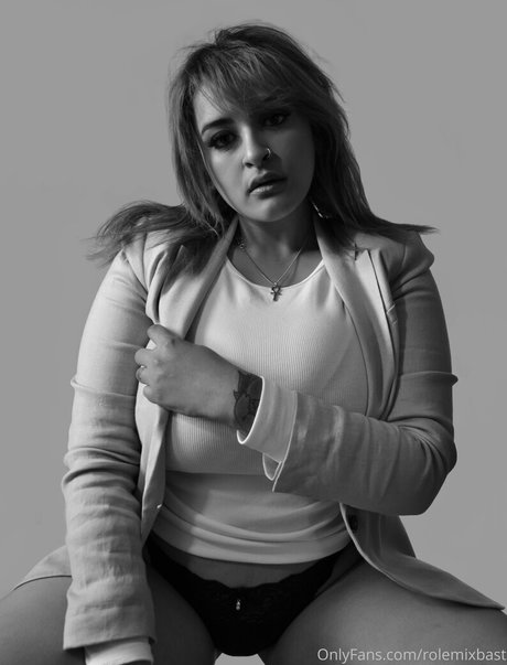 ブロンドヨガOnlyFans 無料セックス 写真