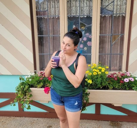 ぽっちゃりブロンドOnlyFans セクシーヌード 写真