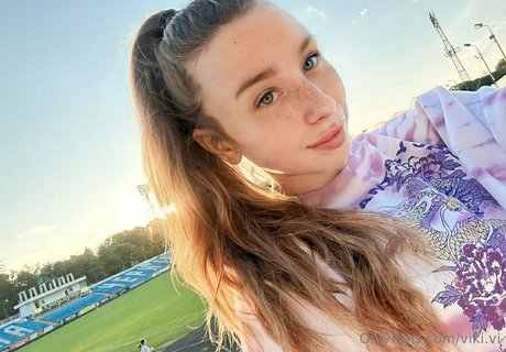 viki vi かわいいポルノスター 写真