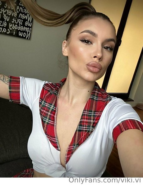 viki vi 完璧なポルノスター 写真