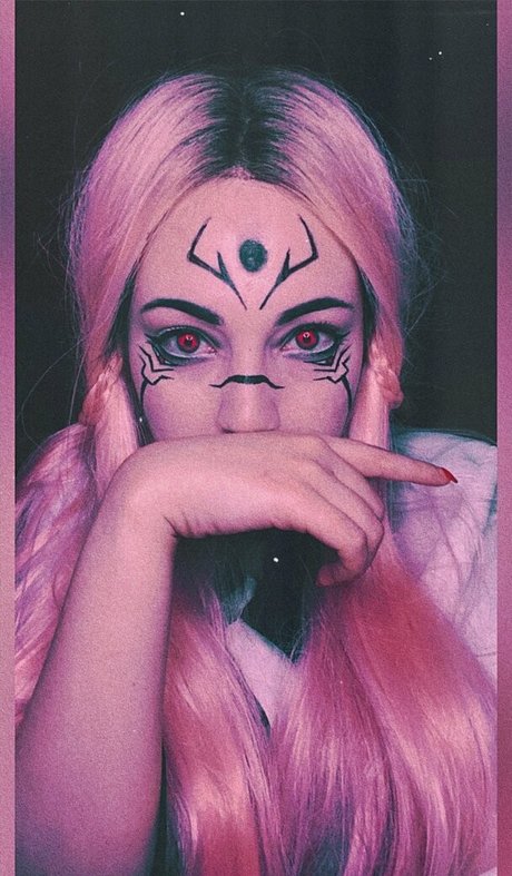 公共の場での猫のOnlyFans ヌード 写真