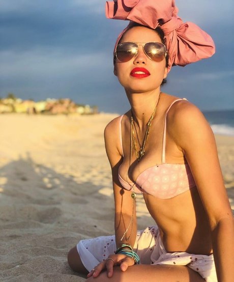 ティーングラスオンリーファン 美しいヌード 画像