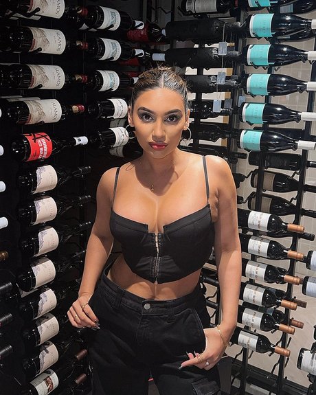 simmykk アダルトモデル 写真