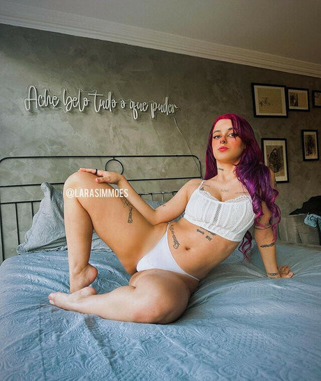 Lara Barroso ヌードモデル 画像