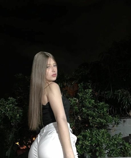 abwwly_ アダルトモデル 画像