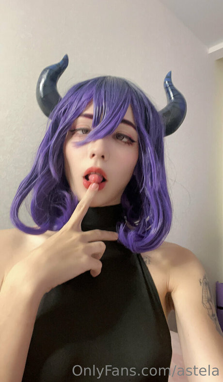 Astela Chan ポルノスター 裸 写真