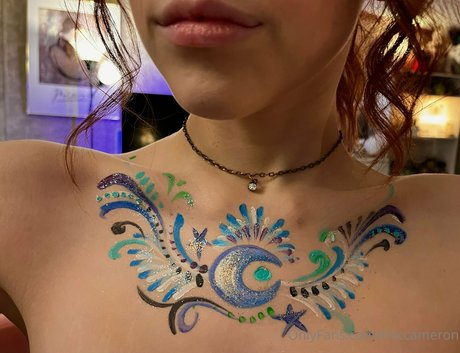 thiccameron 裸のスター 写真