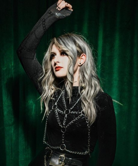 ディスコード トランス OnlyFans ヌード 画像