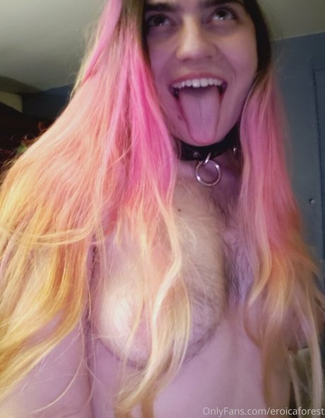 痩せた金髪の熟女OnlyFans ヌード 写真