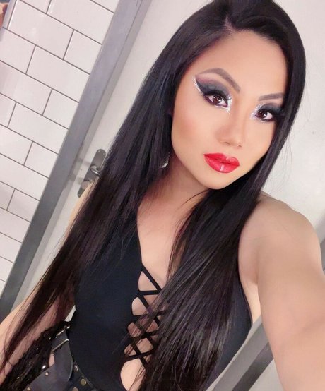 Tina Guo アダルト女優 写真