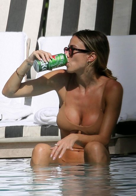 ニューハーフ巨乳OnlyFans ホット 写真