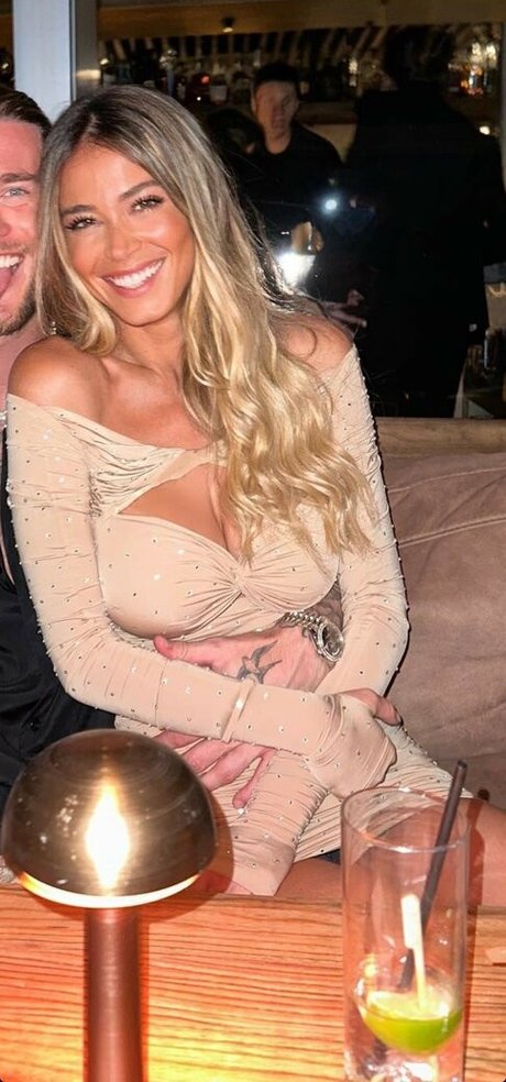 小柄なブロンドの熟女OnlyFans セクシー裸 アーカイブ