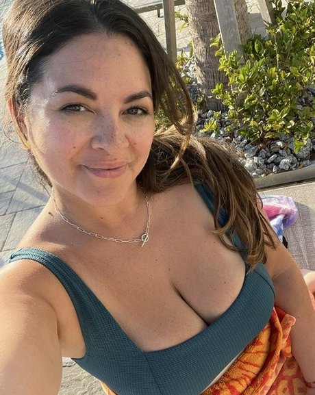 スターティーンオンリーファンズ 美しいヌード 画像