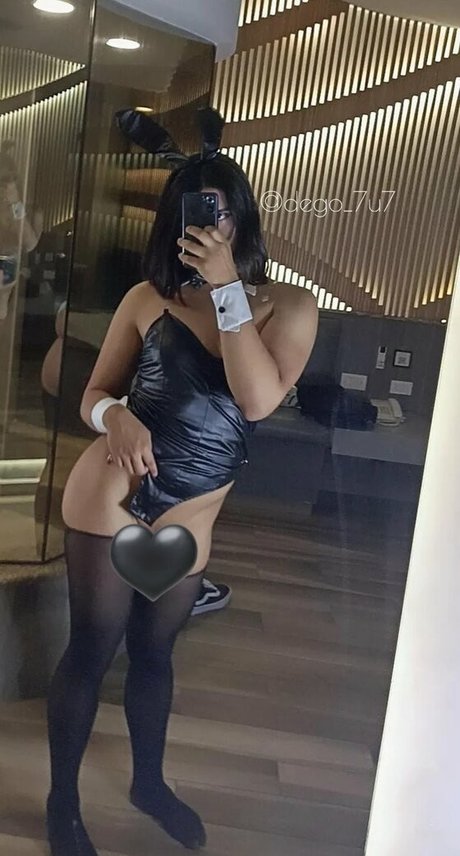 小柄なブロンドの熟女OnlyFans セクシーxxx 写真