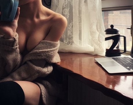 c antoinettemarie 裸のモデル 画像