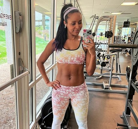 姉妹OnlyFans セクシー裸 写真